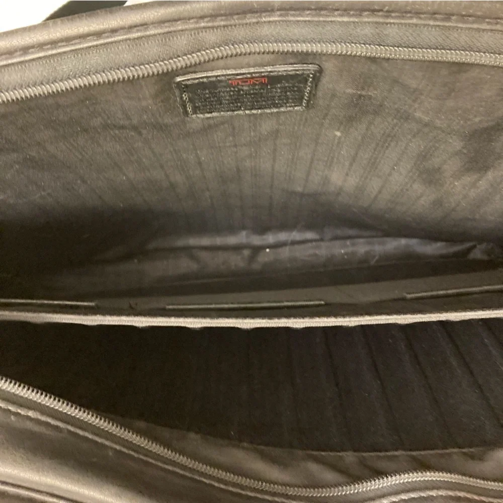 Tumi black leather mens briefcase bag